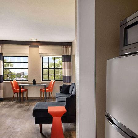 Ramada By Wyndham Albuquerque Airport Hotell Eksteriør bilde