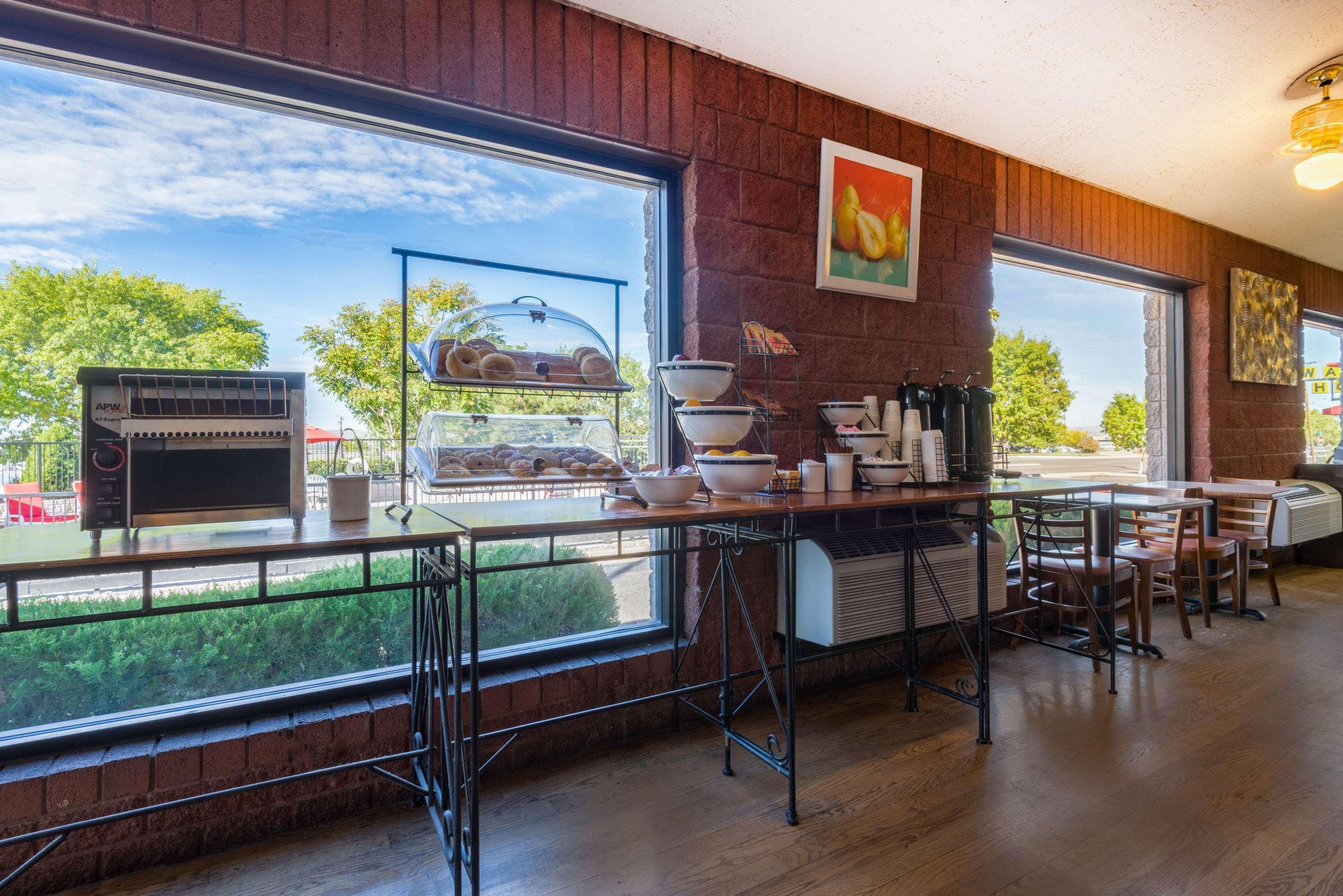 Ramada By Wyndham Albuquerque Airport Hotell Eksteriør bilde