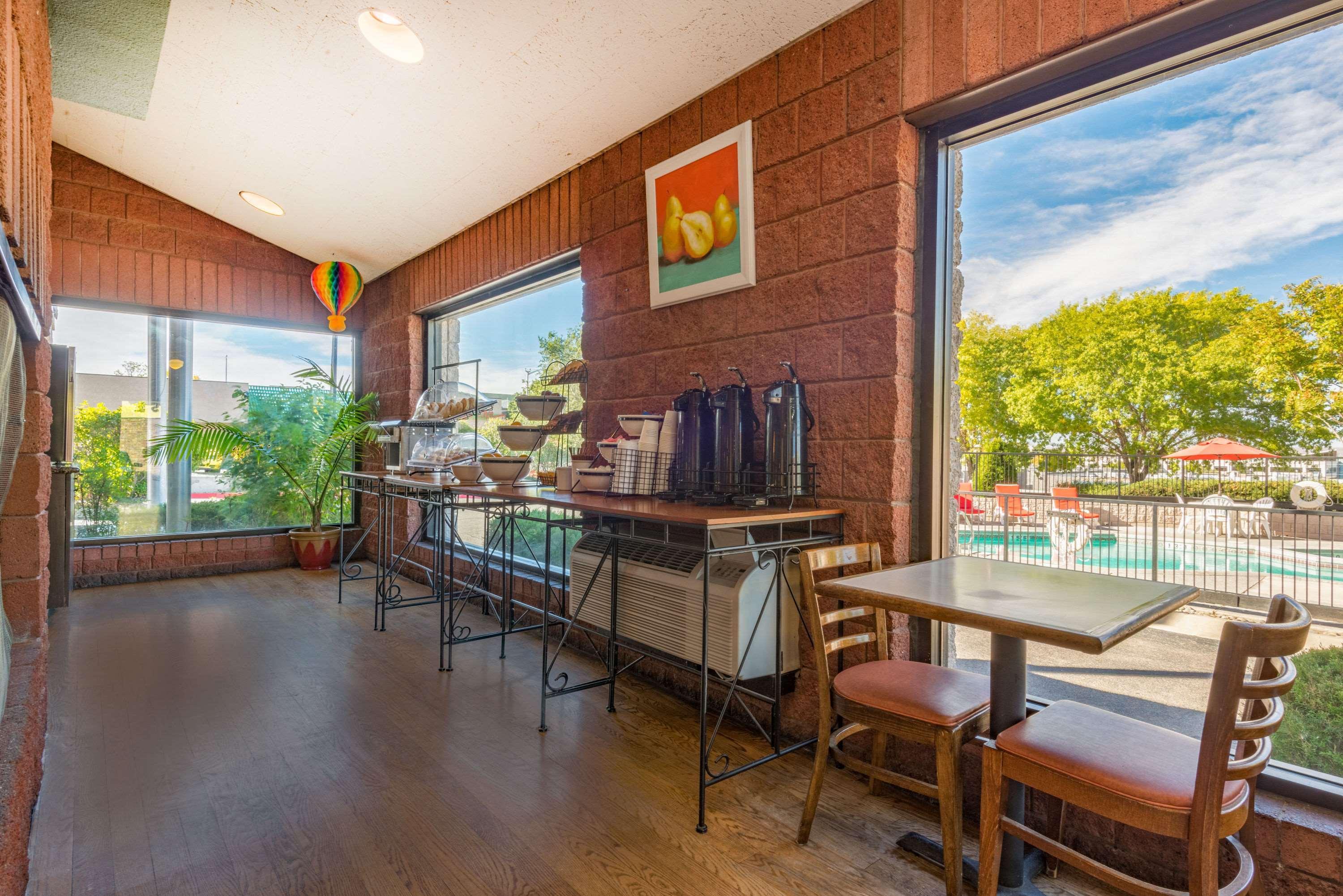 Ramada By Wyndham Albuquerque Airport Hotell Eksteriør bilde