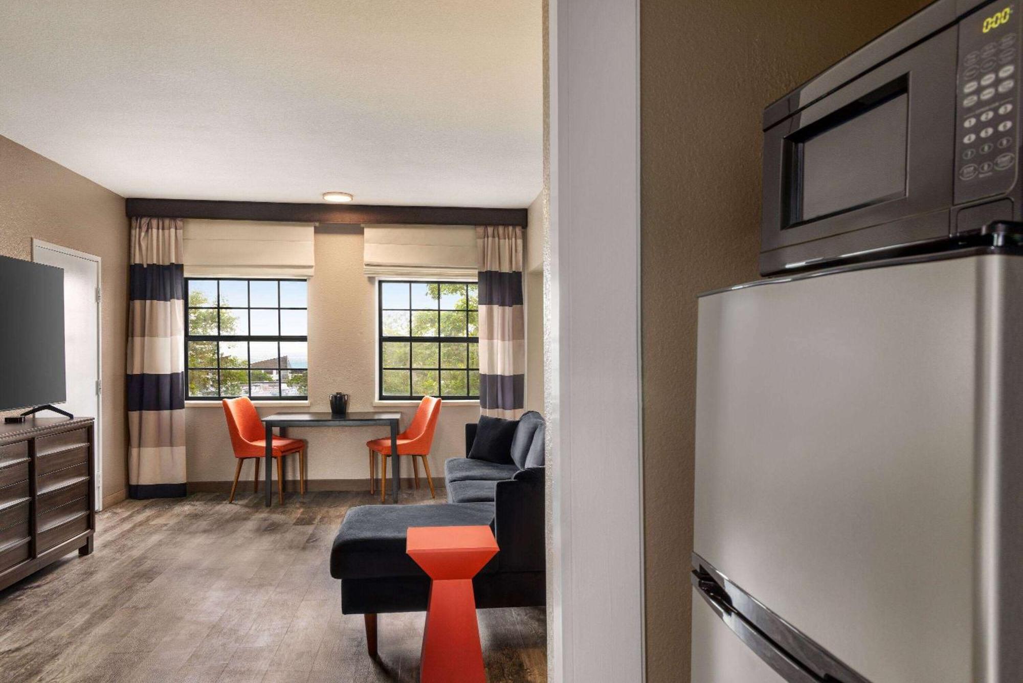 Ramada By Wyndham Albuquerque Airport Hotell Eksteriør bilde