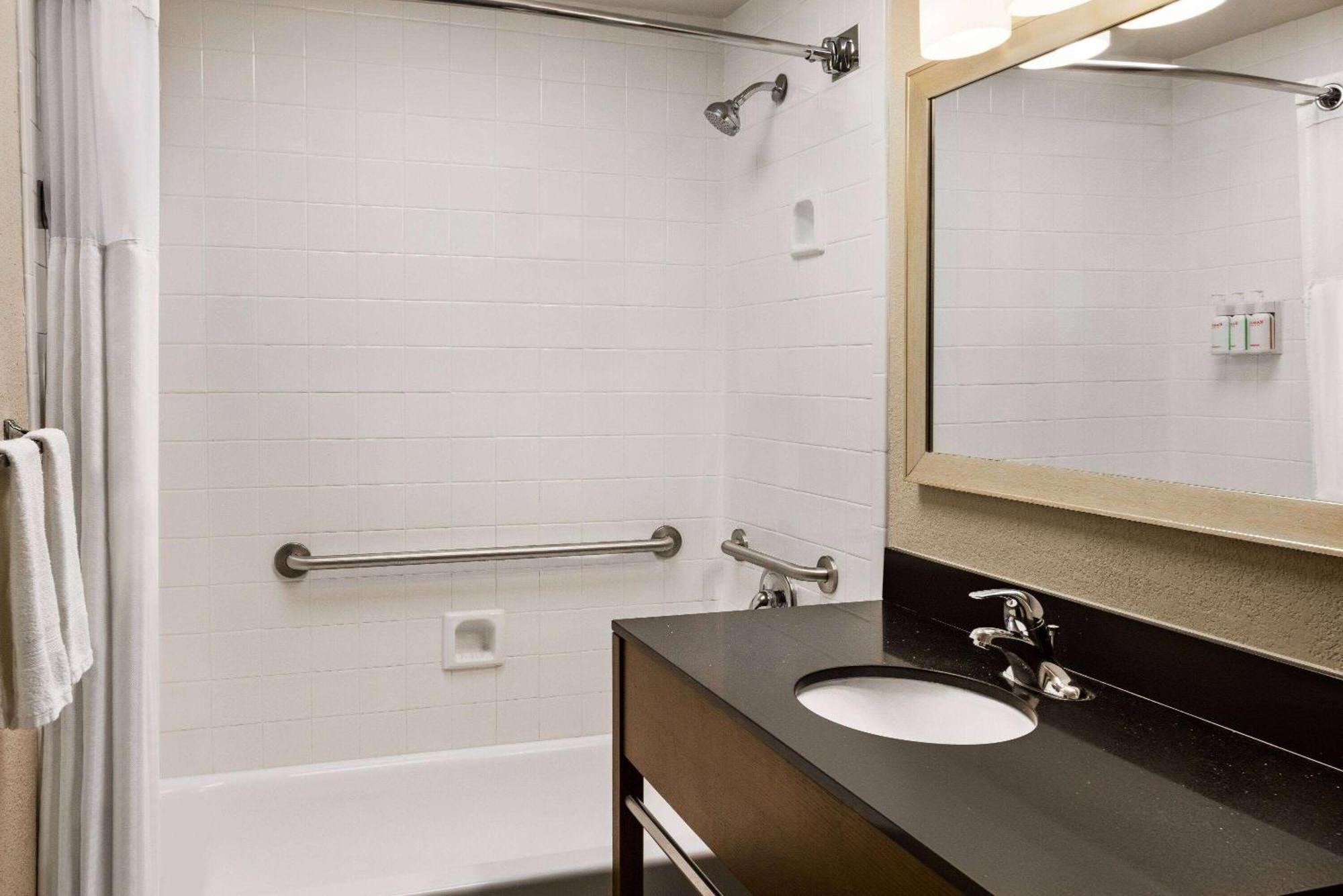 Ramada By Wyndham Albuquerque Airport Hotell Eksteriør bilde