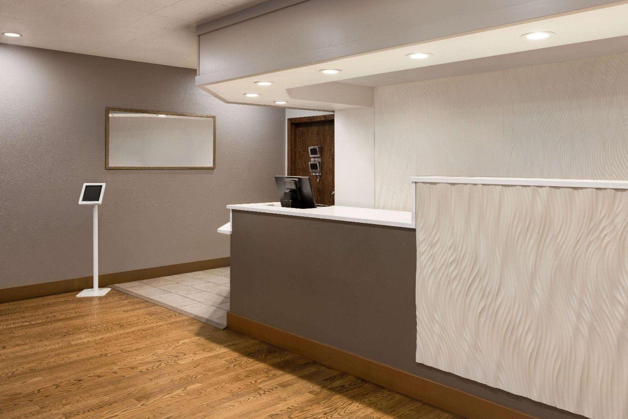 Ramada By Wyndham Albuquerque Airport Hotell Eksteriør bilde