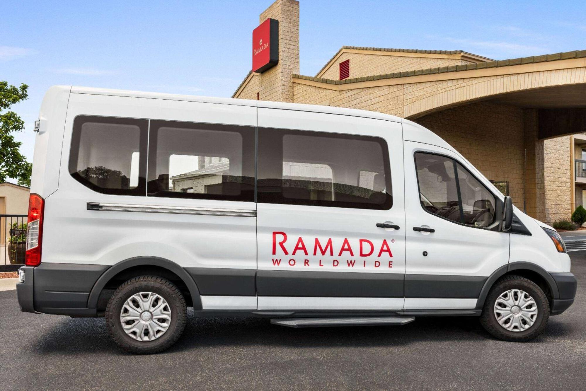 Ramada By Wyndham Albuquerque Airport Hotell Eksteriør bilde