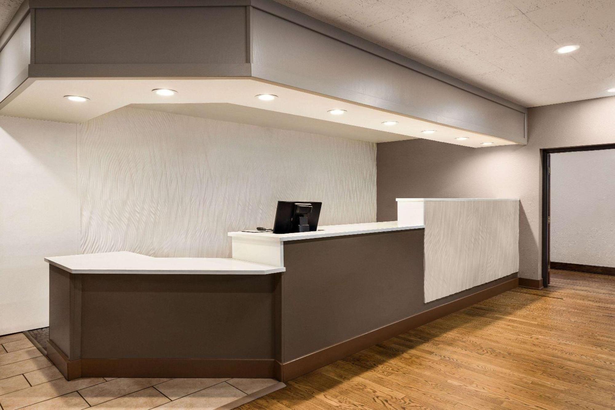 Ramada By Wyndham Albuquerque Airport Hotell Eksteriør bilde