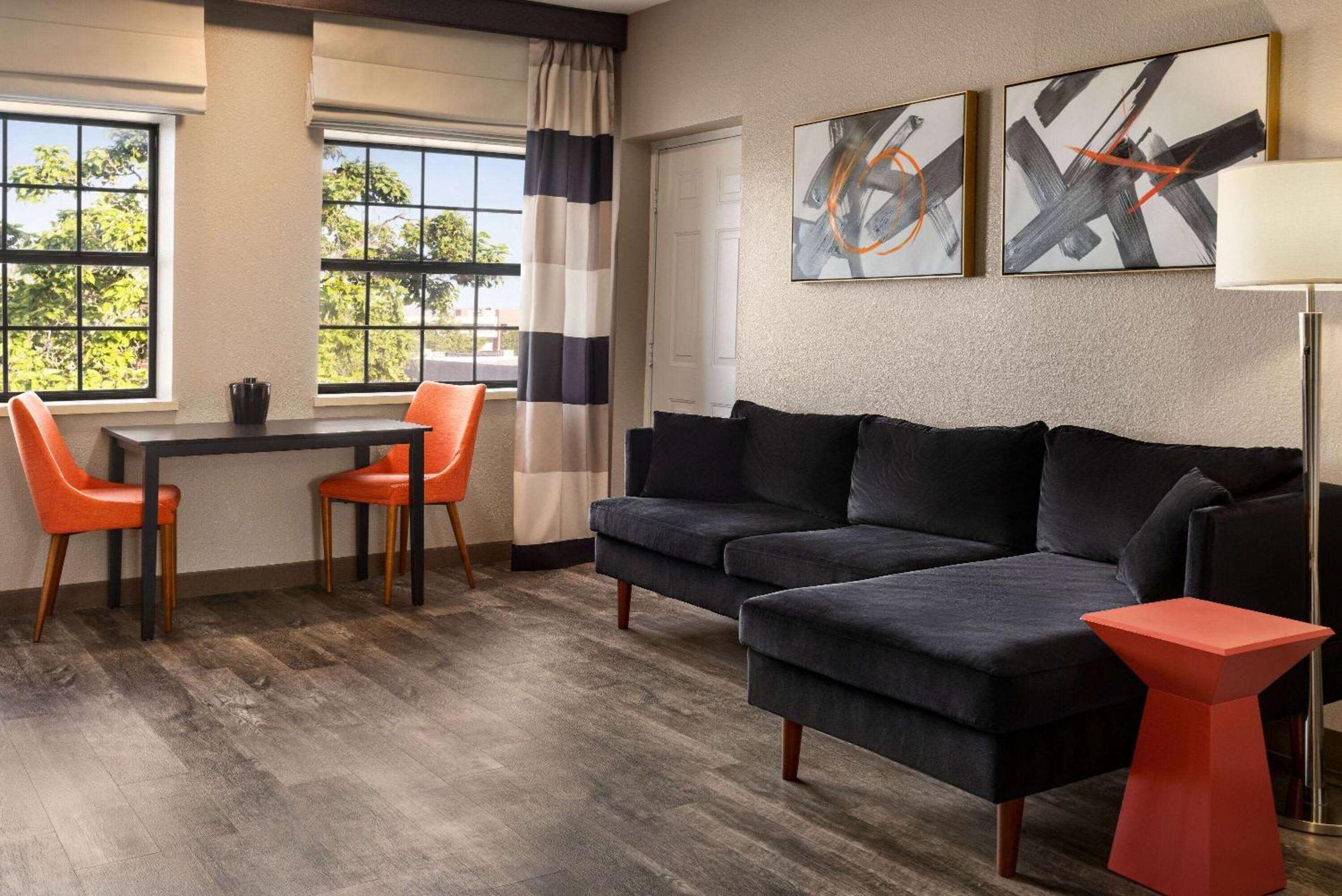 Ramada By Wyndham Albuquerque Airport Hotell Eksteriør bilde