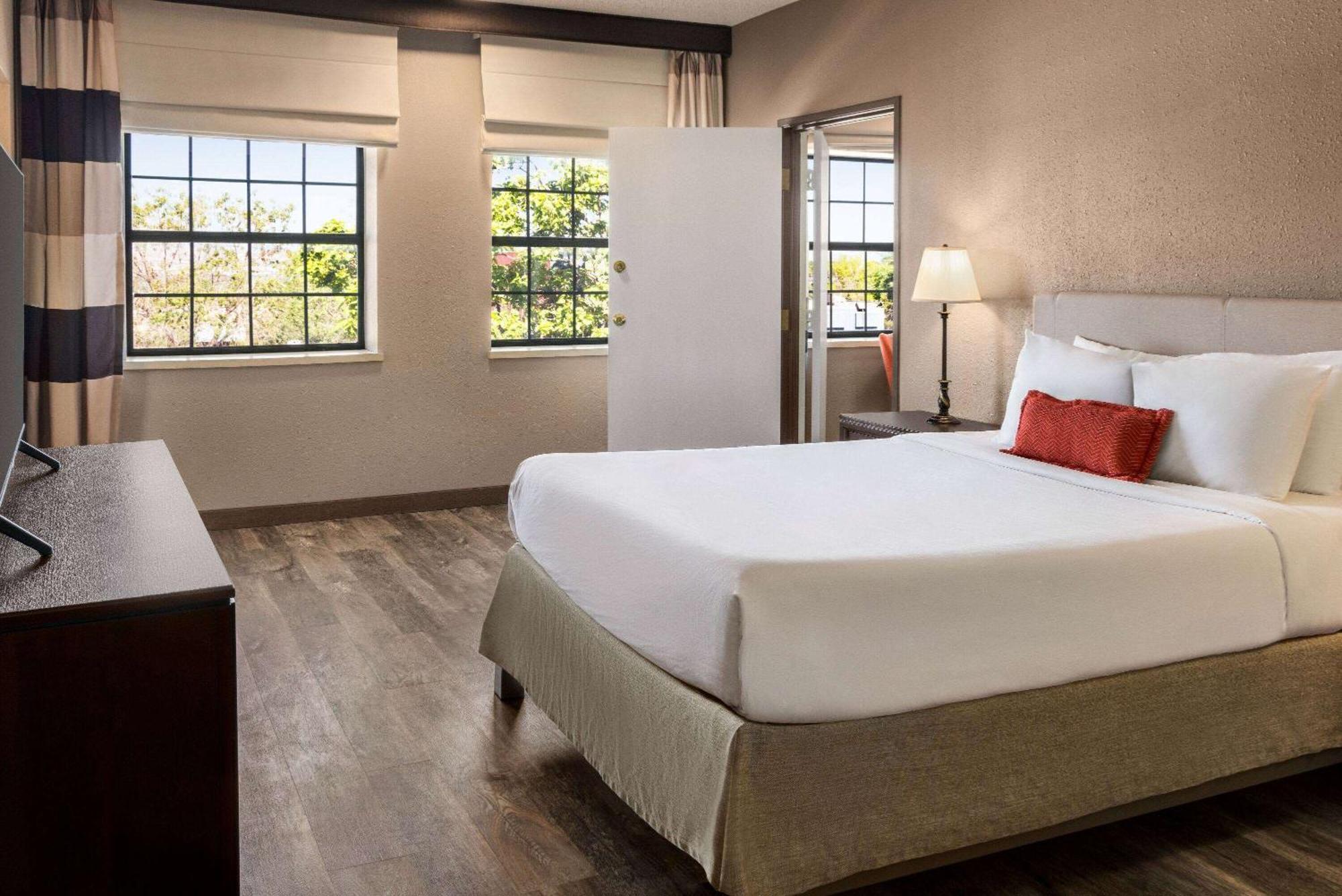 Ramada By Wyndham Albuquerque Airport Hotell Eksteriør bilde