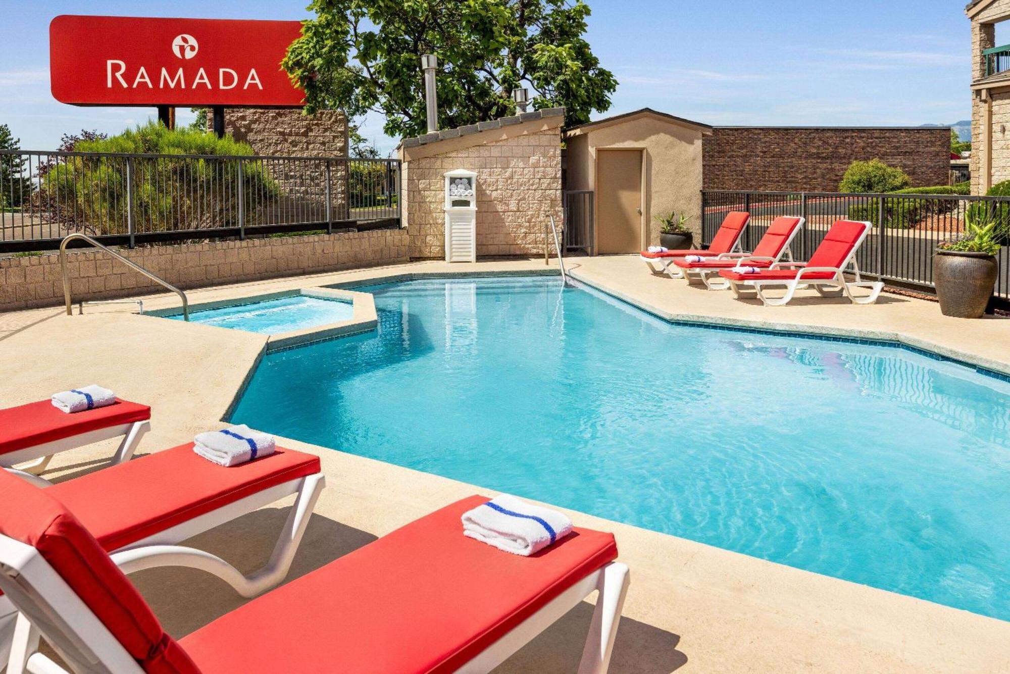 Ramada By Wyndham Albuquerque Airport Hotell Eksteriør bilde