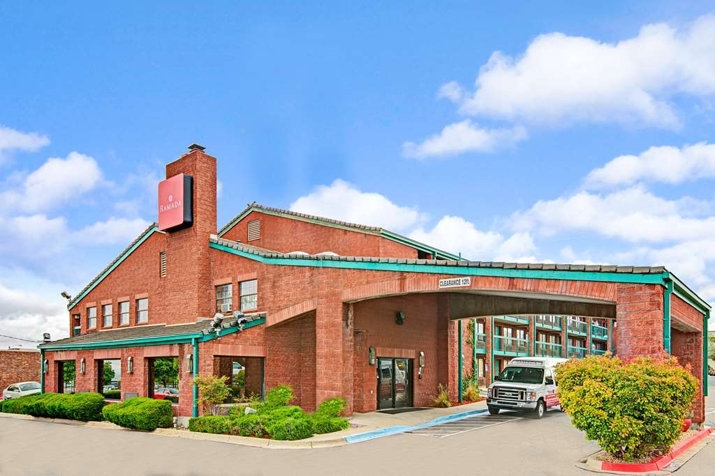 Ramada By Wyndham Albuquerque Airport Hotell Eksteriør bilde